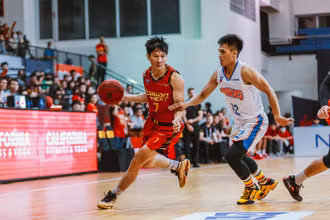 Dư Minh An (áo đỏ) đột phá khu trung tâm. (Ảnh: VBA)