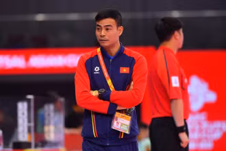 Huấn luyện viên Nguyễn Đình Hoàng của đội tuyển futsal nữ Việt Nam. (Ảnh: VFF)