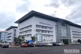 Các bác sĩ Khoa Phụ sản, Bệnh viện đa khoa vùng Tây Nguyên kịp thời cấp cứu, điều trị cho chị H.U.N qua khỏi cơn nguy kịch do tự đặt mua thuốc trên mạng về phá thai tại nhà.