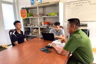 Đối tượng Phan Văn Hiếu tại cơ quan Công an.