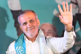 Ông Masoud Pezeshkian trong cuộc vận động tranh cử ở Tehran ngày 3/7/2024. (Ảnh: THX/TTXVN)