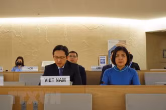 Đoàn Việt Nam tham dự Phiên thảo luận về tác động của biến đổi khí hậu tại Khóa họp lần thứ 50 Hội đồng Nhân quyền Liên hợp quốc. (Ảnh: Tố Uyên/TTXVN)