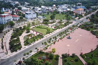 Một góc thị xã Tịnh Biên nằm dọc theo tuyến Quốc hội 91 kết nối với khẩu quốc tế Tịnh Biên. (Ảnh: Công Mạo/TTXVN)