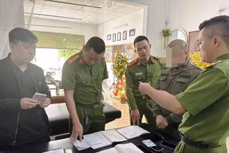 Công an kiểm tra hành chính cơ sở cầm đồ.