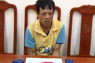 Đối tượng cùng ma túy tang vật.