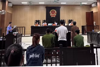 Quang cảnh phiên xét xử.