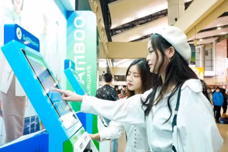 Hành khách bay Bamboo Airways được trải nghiệm quy trình sử dụng dịch vụ trước, trong và sau chuyến bay thông suốt, nhanh chóng và thuận tiện hơn, đặc biệt với các hành trình bay quốc tế nối chuyến phức tạp. 
