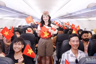  Vietjet dành tặng người dân và du khách những chuyến bay tràn ngập không khí tự hào cùng rạng rỡ màu cờ Tổ quốc.