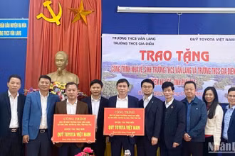 Quỹ Toyota Việt Nam bàn giao nhà vệ sinh tại tỉnh Phú Thọ.