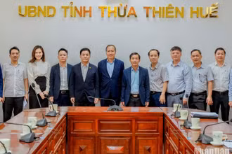 Đại diện Tập đoàn Vietravel, Boeing Việt Nam và lãnh đạo tỉnh Thừa Thiên Huế bàn phương án nghiên cứu xây dựng cơ sở bảo dưỡng, đào tạo, sửa chữa tàu bay.
