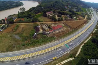 Đường cao tốc Nội Bài-Lào Cai có tổng chiều dài 245km, đi qua địa bàn 5 tỉnh, thành phố: Hà Nội, Vĩnh Phúc, Phú Thọ, Yên Bái và Lào Cai.