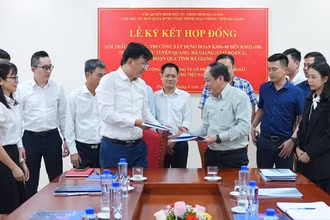 Quang cảnh lễ ký kết.