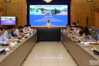 Quang cảnh cuộc họp thẩm định báo cáo nghiên cứu khả thi dự án cao tốc Đồng Đăng-Trà Lĩnh.