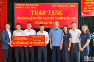 Quỹ Toyota Việt Nam bàn giao công trình vệ sinh trường học tại vùng sâu, vùng xa tỉnh Yên Bái.