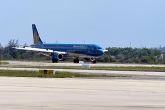 Hãng hàng không Vietnam Airlines phải hủy 8 chuyến bay đi/đến sân bay Vinh trong ngày 3/7.
