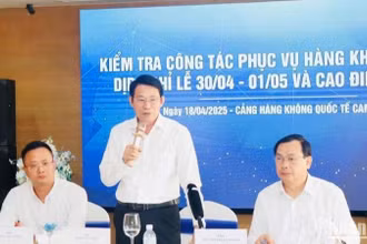 Ông Đinh Văn Thiệu phát biểu ý kiến tại hội nghị.