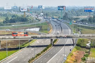 Hiện nay, lưu lượng phương tiện trên tuyến cao tốc Thành phố Hồ Chí Minh-Trung Lương-Mỹ Thuận rất lớn, vượt quá năng lực phục vụ của tuyến đường, dẫn đến thường xuyên xảy ra ùn tắc và tiềm ẩn nhiều nguy cơ tai nạn, mất an toàn giao thông.