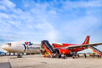 Biểu tượng du lịch Việt Nam trên thân máy bay A330 của Vietjet.