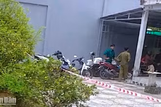 Lực lượng chức năng phong tỏa hiện trường để làm rõ nguyên nhân vụ cướp vào hôm xảy ra vụ việc.