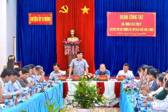 Đoàn công tác của Bí thư Tỉnh ủy Cà Mau làm việc với Ban Thường vụ Huyện U Minh và Thới Bình sáng 20/3.