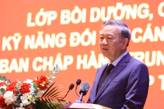 Đồng chí Tổng Bí thư, Chủ tịch nước Tô Lâm phát biểu ý kiến chỉ đạo tại Lễ khai giảng.