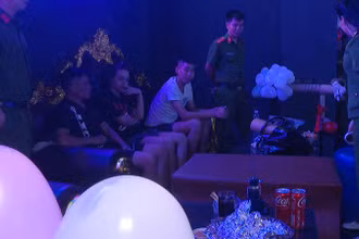 Công an thành phố Thanh Hóa kiểm tra hành chính tại quán JP CLUB.