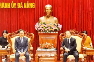 Đồng chí Nguyễn Văn Quảng, Bí thư Thành ủy Đà Nẵng chủ trì tiếp Tổng Giám đốc Tổ hợp Sam Sung Việt Nam.
