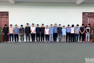 Các đối tượng tại cơ quan công an.
