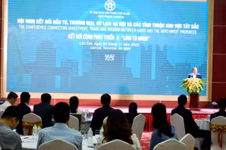 Hội nghị xúc tiến đầu tư, thương mại, du lịch kết hợp không gian triển lãm sản phẩm hàng hóa tiêu biểu giữa Hà Nội và các tỉnh thuộc khu vực Tây Bắc, tại thành phố Lào Cai, chiều 23/11. (Ảnh: QUỐC HỒNG) 