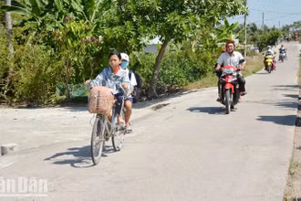 Học sinh xã ATK Vĩnh Phong, huyện Vĩnh Thuận, tỉnh Kiên Giang. (Ảnh: QUỐC TRINH)