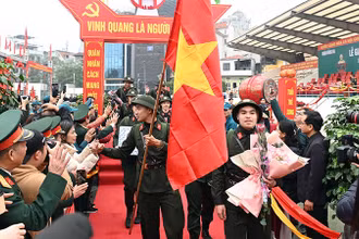 Các tân binh quận Đống Đa (Hà Nội) trong ngày nhập ngũ. (Ảnh THẾ ĐẠI)