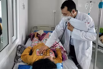 Bệnh viện đa khoa Minh Thiện (thành phố Tam Kỳ) tiếp nhận, điều trị bệnh nhân bị sốt xuất huyết