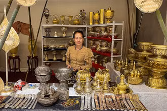 Một gian trưng bày hàng thủ công mỹ nghệ tại sự kiện. (Ảnh: Trịnh Quốc Dũng)