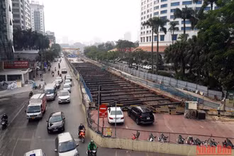 Việc thi công phần ngầm dự án đường sắt đô thị Nhổn-Ga Hà Nội đã ảnh hưởng đến một số ngôi nhà chung quanh.