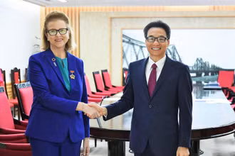Phó Thủ tướng Vũ Đức Đam và bà Caitlin Wiesen, Đại diện thường trú UNDP tại Việt Nam. (Nguồn: VGP)