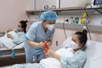 Chăm sóc trẻ sinh non tại Bệnh viện Nhi Trung ương.