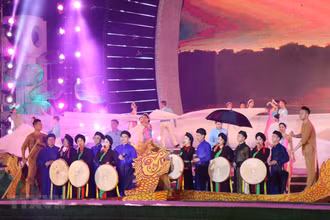 Biểu diễn dân ca quan họ Bắc Ninh. Ảnh: TTXVN