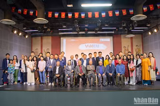 Buổi gặp mặt thu hút sự quan tâm của đông đảo người trẻ Việt đang học tập, nghiên cứu tại Pháp. (Ảnh: MINH DUY)