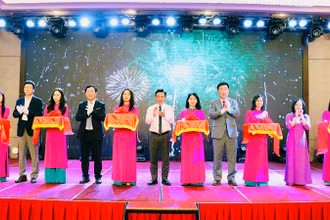 Các đại biểu cắt băng khai mạc Techfest kết nối Vùng duyên hải Bắc Bộ.