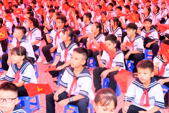 Học sinh Hải Phòng đón ngày khai giảng năm học mới.