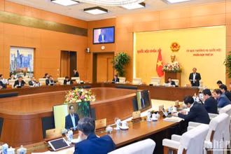 Phiên họp Ủy ban Thường vụ Quốc hội cho ý kiến về việc giải trình, tiếp thu, chỉnh lý dự thảo Luật Đường bộ. (Ảnh: Duy Linh)