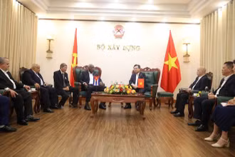 Bộ trưởng Xây dựng Nguyễn Thanh Nghị tiếp kiến đồng chí Esteban Lazo Hernandez, Ủy viên Bộ Chính trị, Chủ tịch Quốc hội Chính quyền nhân dân, Chủ tịch Hội đồng Nhà nước Cuba, ngày 25/7/2024.