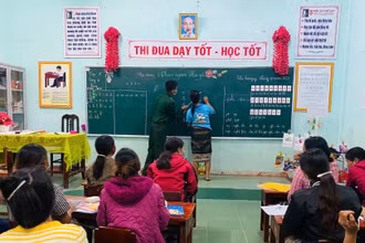 Lớp học xóa tái mù chữ.