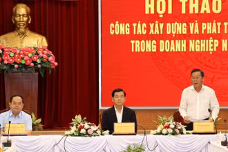 Các đồng chí lãnh đạo tỉnh Đồng Nai chủ trì Hội thảo khoa học.