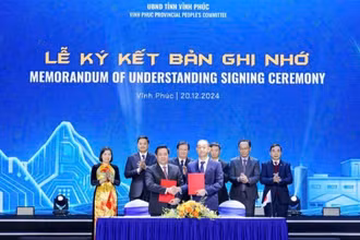 Ký kết Bản ghi nhớ giữa Ủy ban nhân dân tỉnh Vĩnh Phúc và Công ty Toyota Việt Nam.
