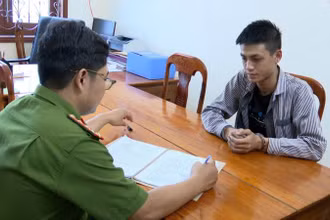 Đối tượng Lê Văn Tuyên tại cơ quan Công an.