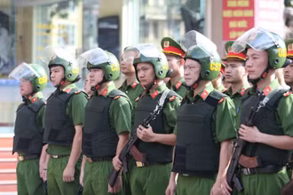 Đội hình diễn tập thực binh.