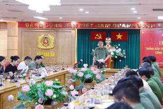 Trung tướng Tô Ân Xô, Người phát ngôn Bộ Công an chủ trì họp báo.
