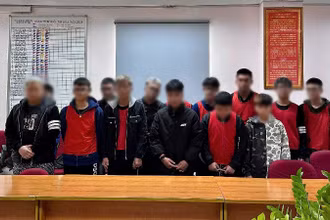 Nhóm đối tượng ẩu đả được triệu tập tại cơ quan công an.