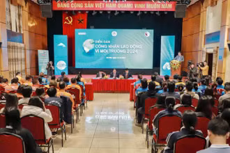 Toàn cảnh diễn đàn.